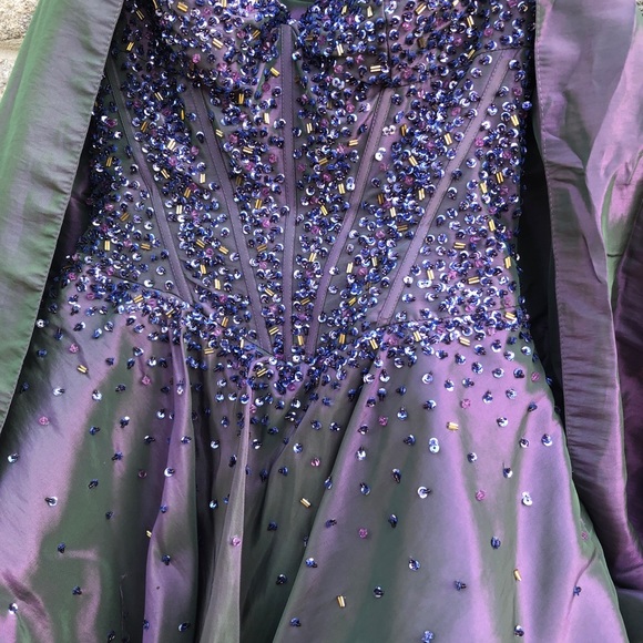 STUNNING Prom dress size 4 - Picture 4 of 16